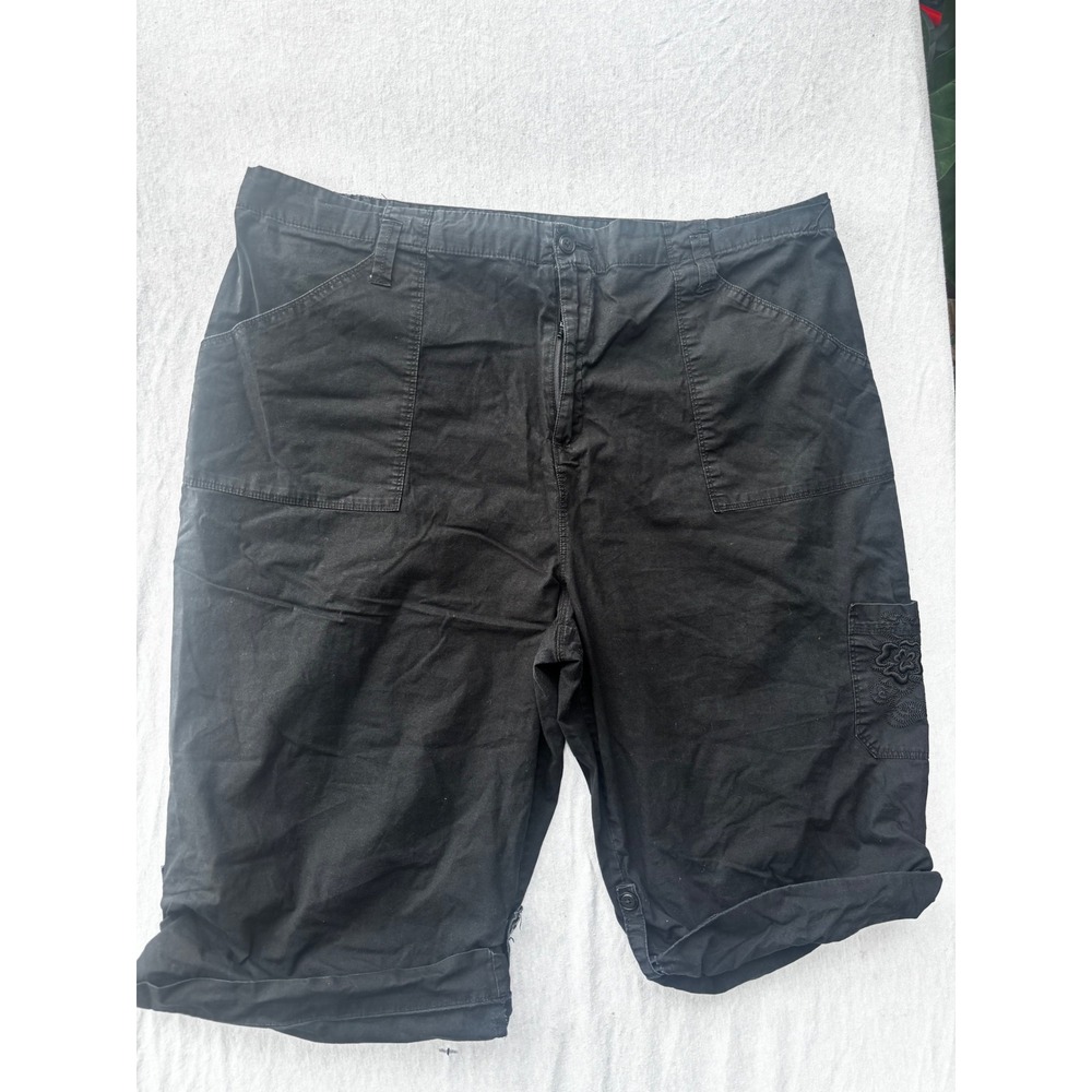 White Stag Womens Black Stretch Cargo Shorts Floral Embroidery Size 18 WL19B208